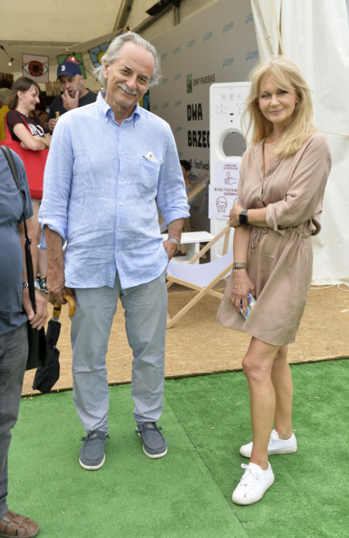 Grażyna Torbicka z mężem w Kazimierzu Dolnym na festiwalu Dwa Brzegi