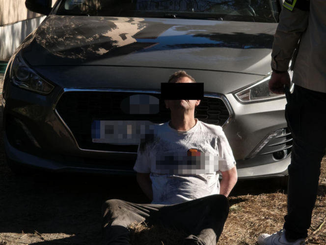 20 zarzutów za paserstwo. Rozbierali auta pod Wołominem. "Kobra" likwiduje samochodową dziuplę!