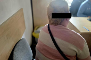 Pies zamknięty w plecaku! Wstrząsające odkrycie nad jeziorem