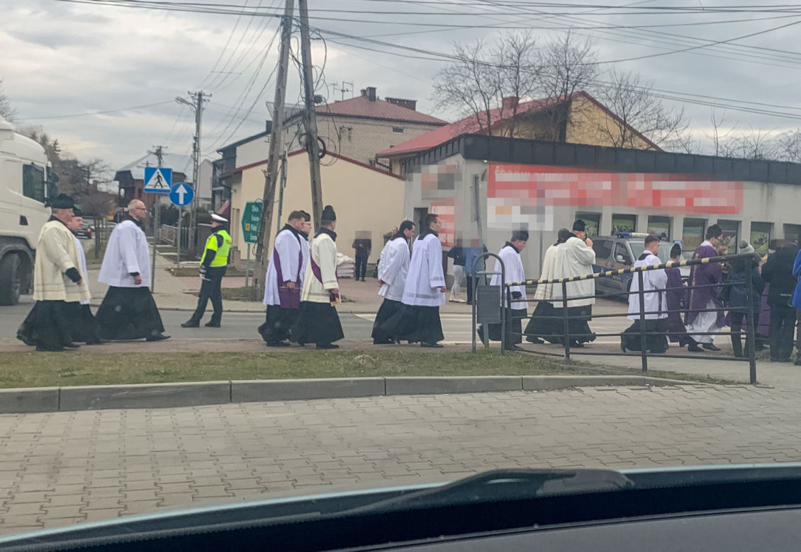 Pogrzeb diakona z Sosnowca. Ostatnie pożegnanie Mateusza w Wolbromiu