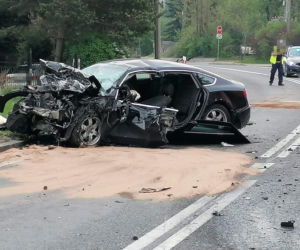 Poważny wypadek na łuku Kieleckiej w Starachowicach. Zderzenie osobówki z tirem