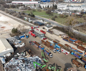 Groźny pożar na Targówku. Trwa akcja gaśnicza