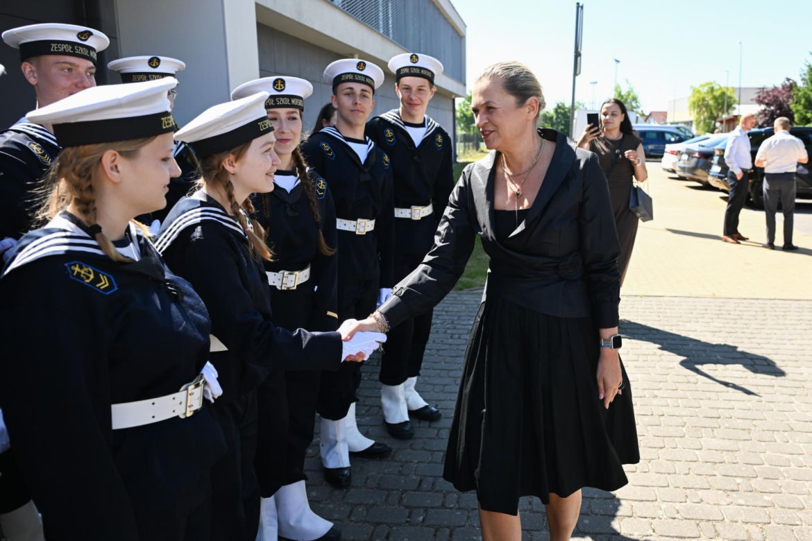 Barbara Nowacka na koniec roku szkolnego pojechała do Darłowa