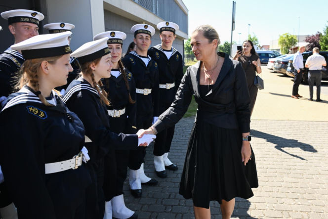 Barbara Nowacka na koniec roku szkolnego pojechała do Darłowa