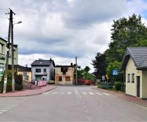 To jedno z najpiękniejszych miast w woj. łódzkim. W średniowieczu miało już swój kościół