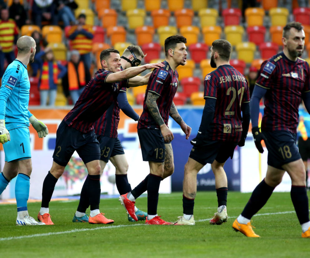 Pogoń Szczecin - Raków Częstochowa TV NA ŻYWO. Ekstraklasa: Pogoń - Raków TRANSMISJA LIVE ONLINE. Mecz Pogoń - Raków GDZIE OGLĄDAĆ? Na którym kanale Pogoń - Raków?