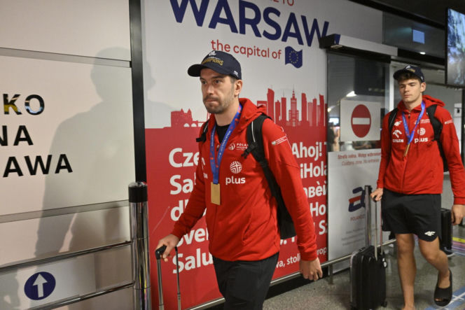 Złoci siatkarze po perypetiach wrócili do Polski