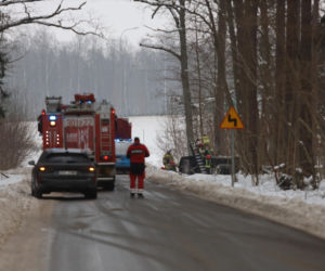 Poważny wypadek na Warmii i Mazurach. Lód paraliżuje region