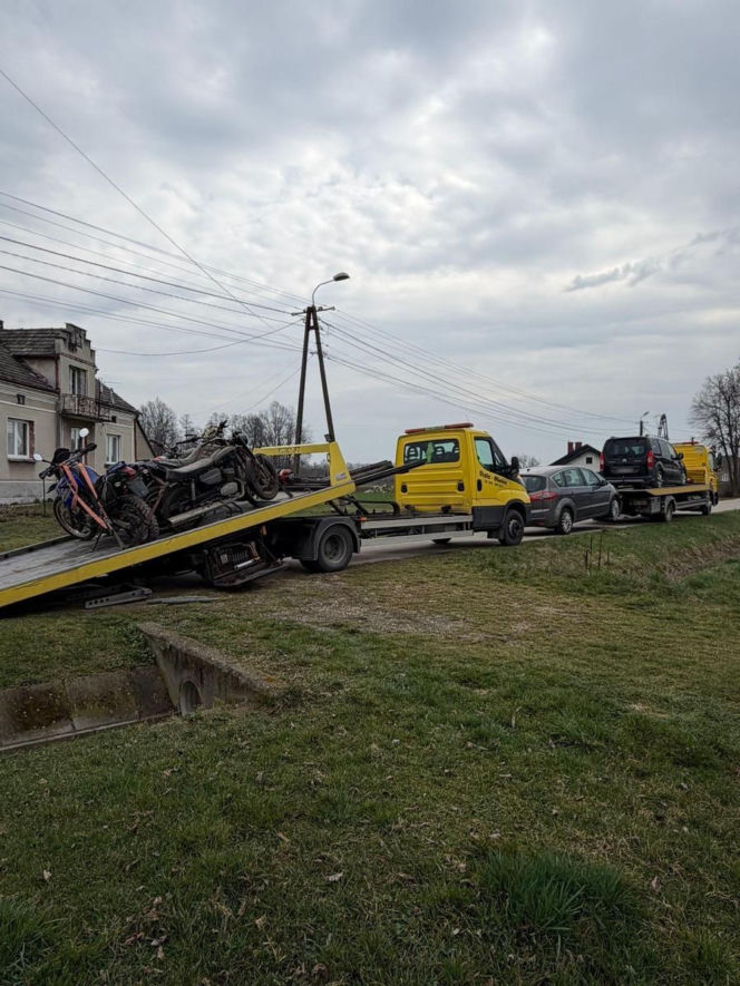 Rozbita szajka włamywaczy – zdjęcia z akcji i przeszukań w Dąbowie Tarnowskiej