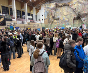 Targi Edukacyjne w Nowym Sączu. Tłumy ósmoklasistów w hali MOSiR 