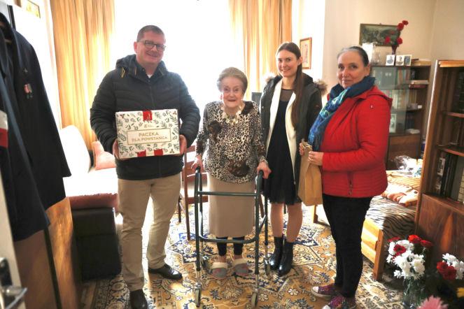 Z Z Paczką dla Powstańca u Ireny Krajewskiej Lali i Marii Kowalskiej Myszki. Wspominają święta sprzed lat