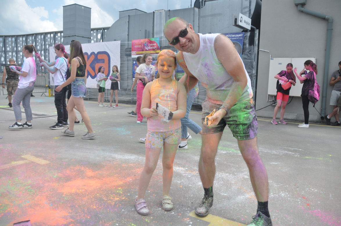Festiwal kolorów w Kielcach. Szalona zabawa na dachu Galerii Korona