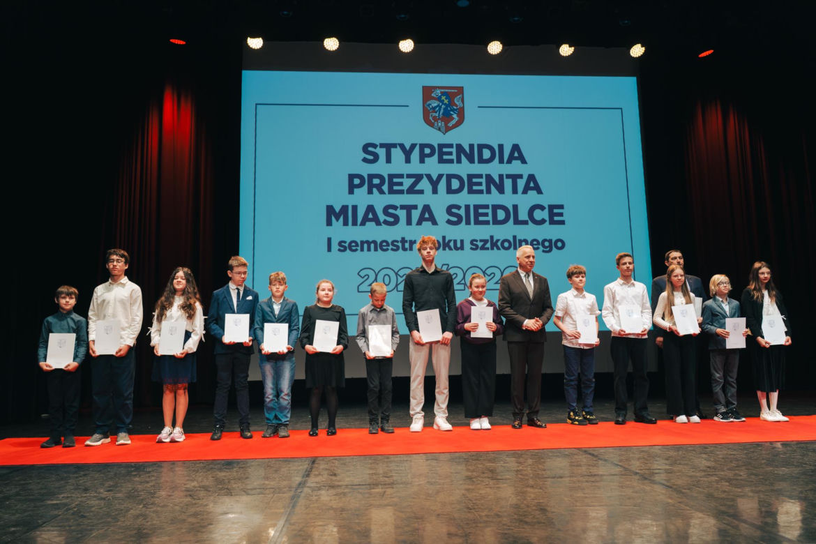 Najzdolniejsi uczniowie odebrali stypendia Prezydenta Miasta Siedlce