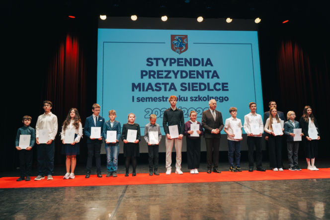 Najzdolniejsi uczniowie odebrali stypendia Prezydenta Miasta Siedlce