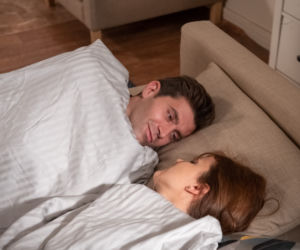 Na Wspólnej, odcinek 2977: Marta (Joanna Jabłczyńska), Mikołaj (Krzysztof Wieszczek)
