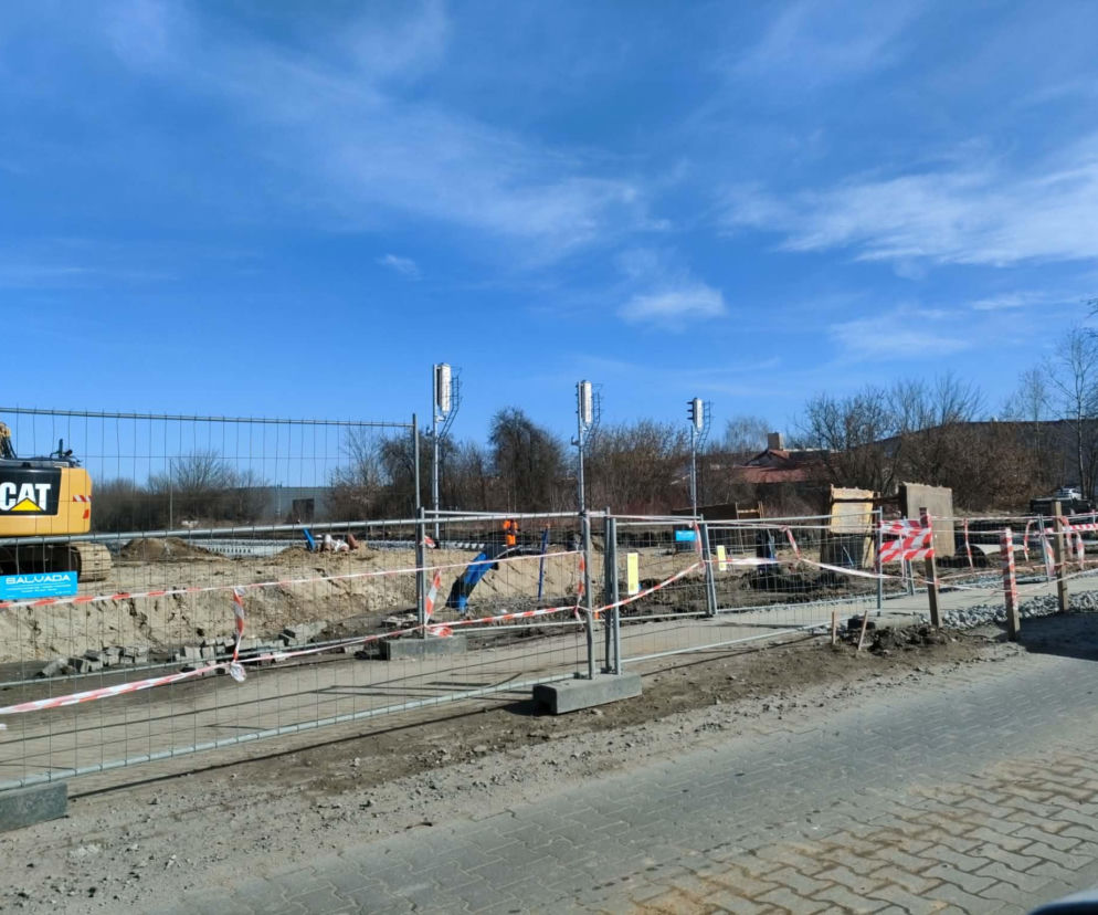 Przejazd kolejowy na ulicy Poznańskiej w Łomży zostanie zamknięty. Kierowców czekają utrudnienia