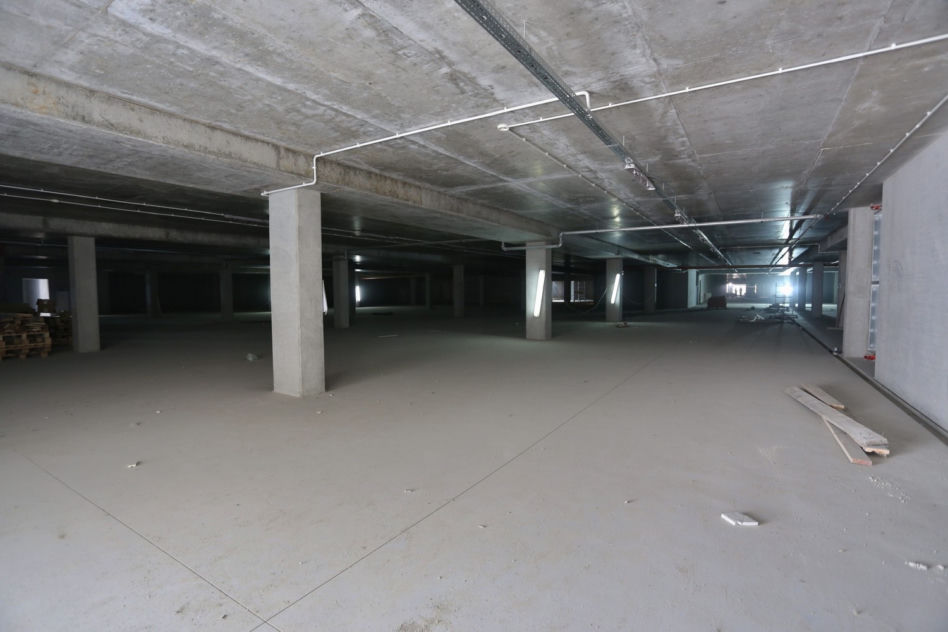 Na podziemnym parkingu przy Hali Stulecia 