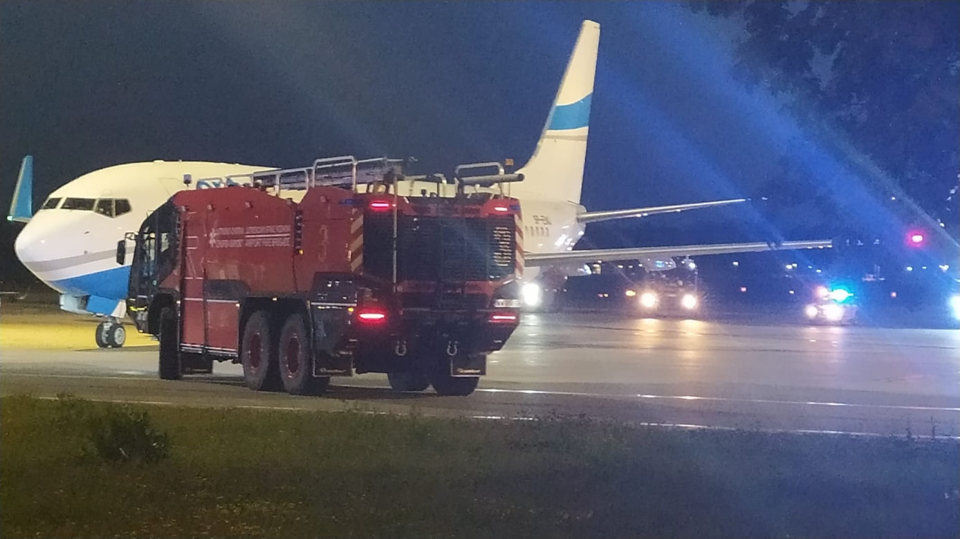 Awaryjne lądowanie samolotu na Okęciu. Pilot musiał wyłączyć silnik i spalać paliwo