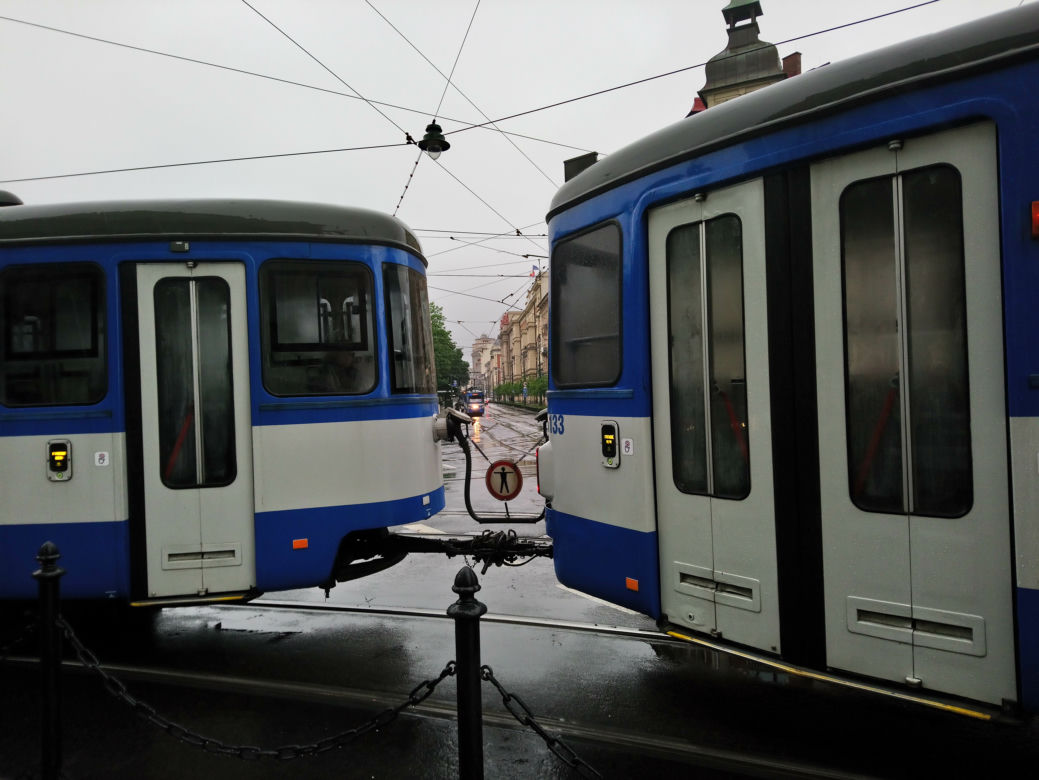 Kraków całkowicie sparaliżowany przez ulewy 23.05.2019: zalane drogi, brak prądu, nie kursują tramwaje