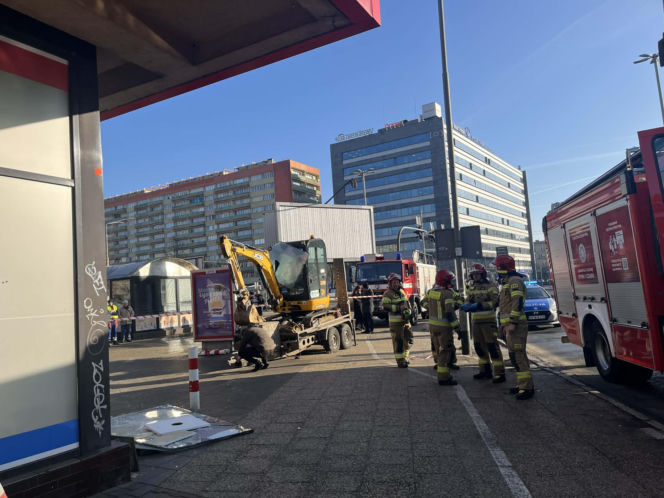 Koparka wjechała do apteki