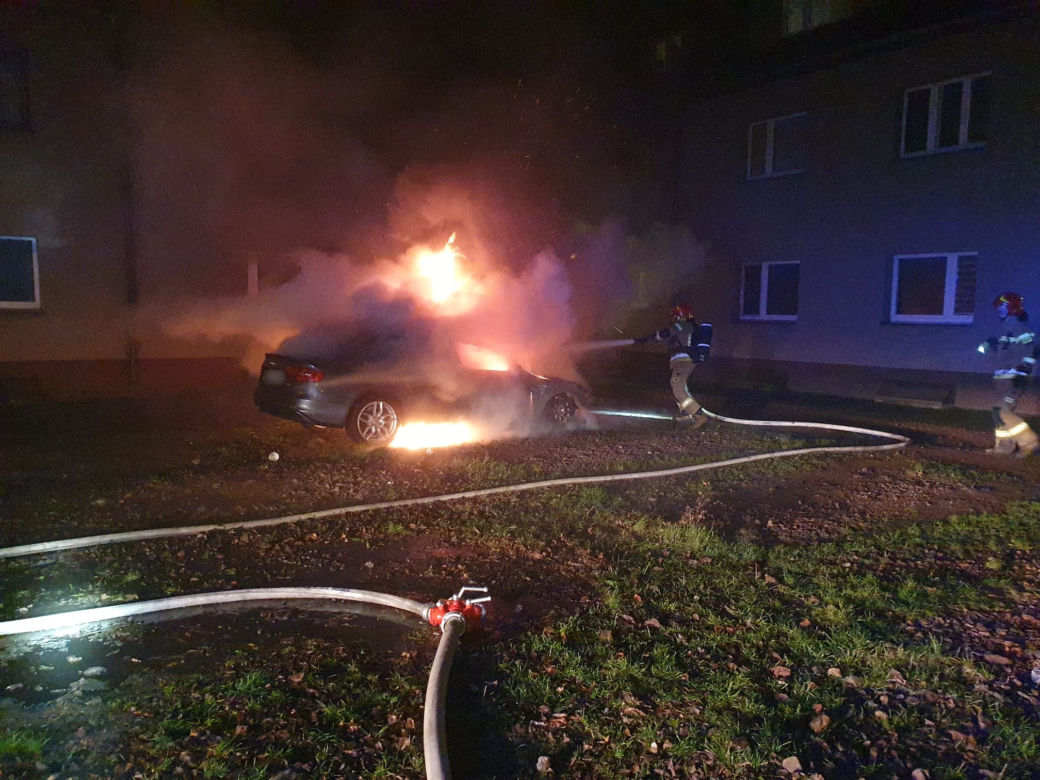 Podpalenia samochodów w Zabrzu-Rokitnicy. Doszczętnie spłonęło 12 aut! 