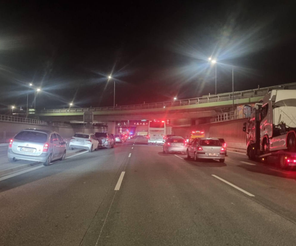 Pożar auta w tunelu POW. Kierowcy utknęli w gigantycznym korku