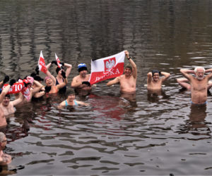 Bydgoskie morsy wskoczyły do Brdy! Za nami inauguracja sezonu na Wyspie Młyńskiej 