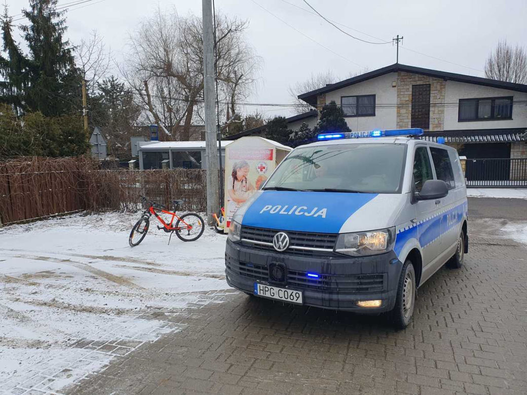 Złodziej jak z gangu Olsena! Zapomniał zatrzeć ślady zostawione na śniegu