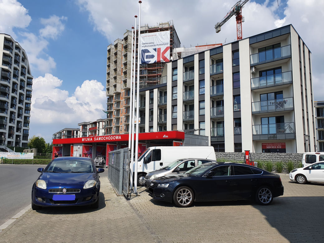 Kraków. Zaskakujący pomysł dewelopera. Mieszkania z widokiem na stację benzynową