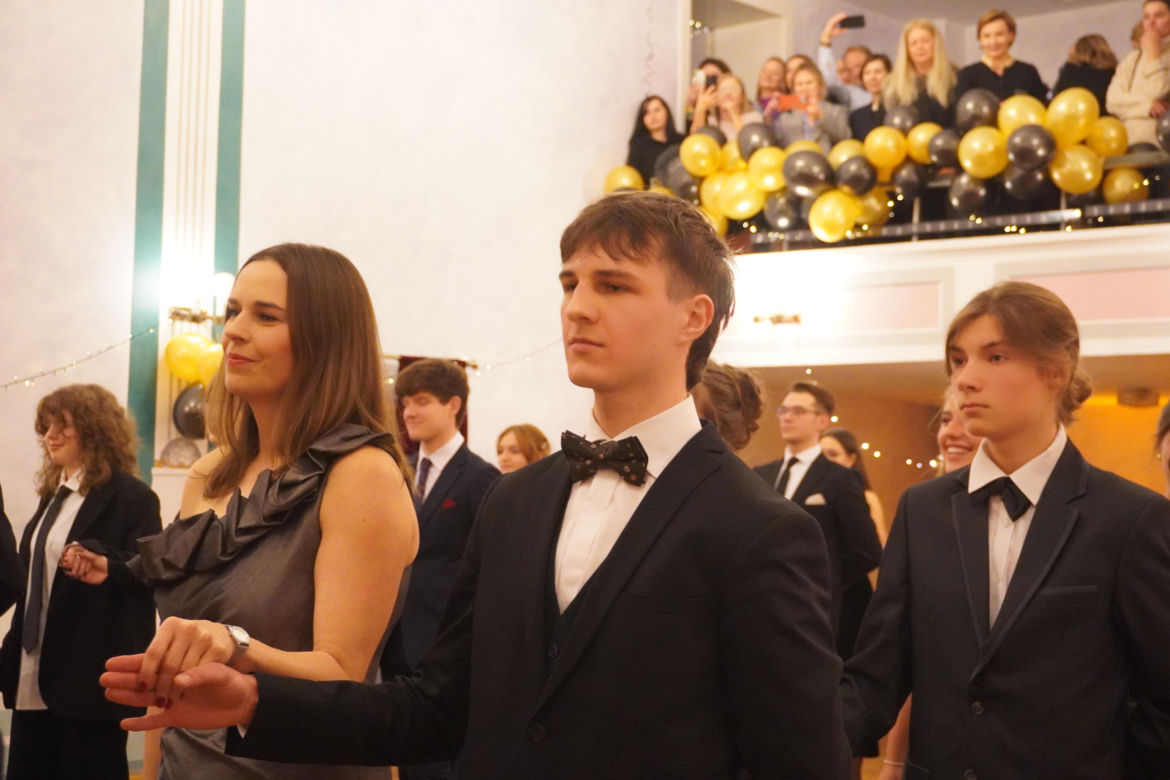 Polonez na Studniówce 2025 w II LO w Poznaniu
