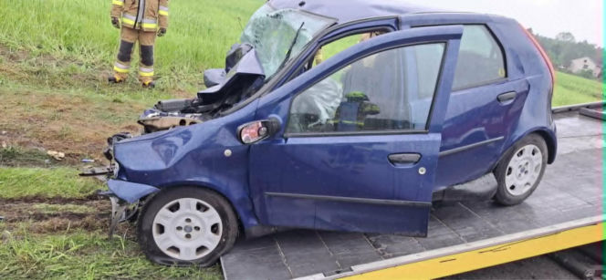 Pół rodziny zginęło w jednej chwili! Fiat najechał na ciężarówkę