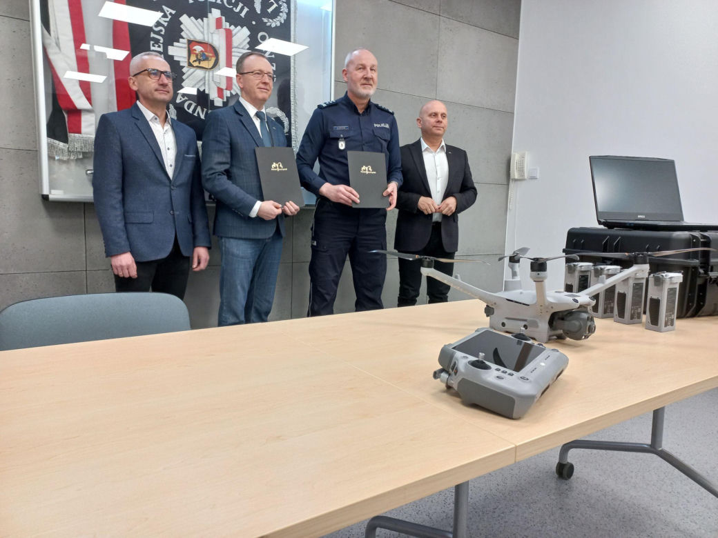 Strzeżcie się kierowcy! Komenda Miejska Policji w Lesznie dostała drona