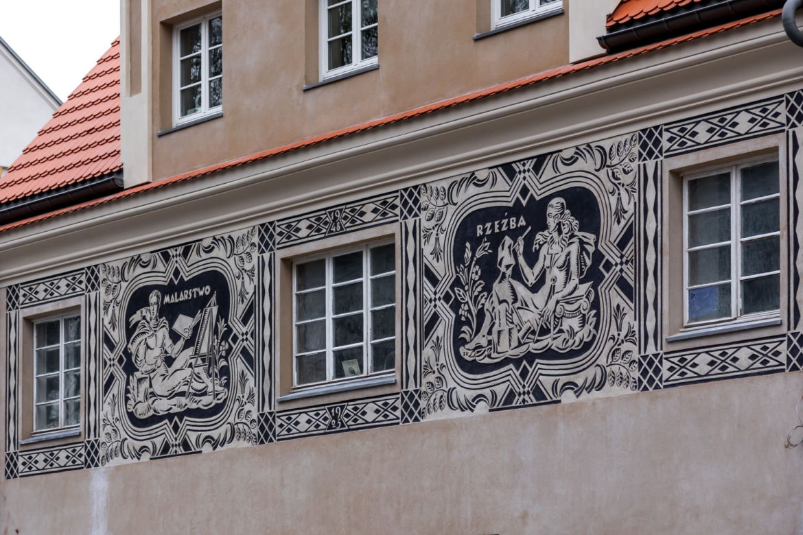 Nowe życie sgraffito. Zobacz odrestaurowane cztery warszawskie sgraffiti 