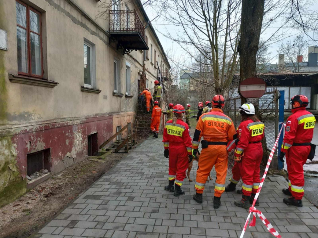 Zawalił się pustostan w Piotrkowie Trybunalskim. Strażacy przeszukali gruzowisko