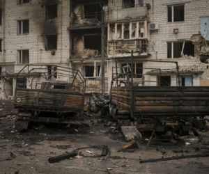 Rosjanie czyszczą Mariupol ze zwłok i gruzów. Szykują tam karnawał zwycięstwa