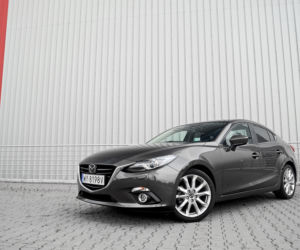 Mazda 3 Sedan 2.0 A/T SkyPASSION vs. Toyota Corolla 1.6 Multidrive S Prestige
