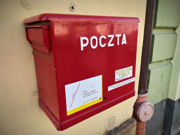 Oszuści wzięli na cel 66-latkę. Reakcja pracownicy poczty zapobiegła tragedii