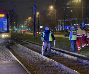 Tragedia w centrum Warszawy! Tramwaj przejechał kobietę. Nie żyje 