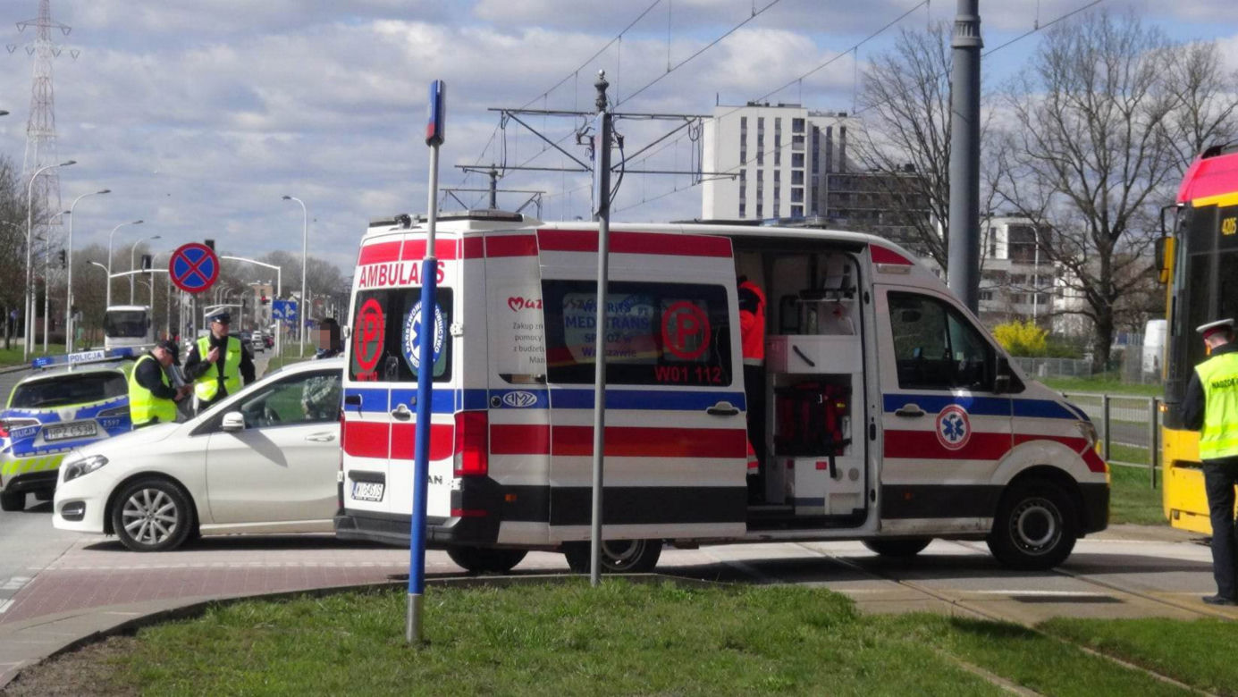 Zalana krwią pasażerka tramwaju. Makabryczny wypadek na warszawskiej Białołęce