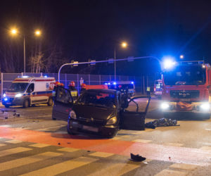 Trzy osoby roztrzaskane na skrzyżowaniu