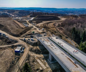 Najwyższa estakada w Polsce powstaje na S19 Babica Jawornik. Na plac budowy prowadzą serpentyny