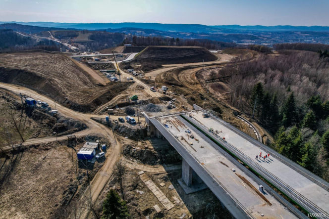 Najwyższa estakada w Polsce powstaje na S19 Babica Jawornik. Na plac budowy prowadzą serpentyny