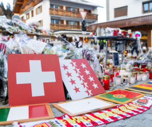 Szokująca decyzja sądu po pożarze w Szwajcarii! Nie żyje 40 osób, on chodzi wolno