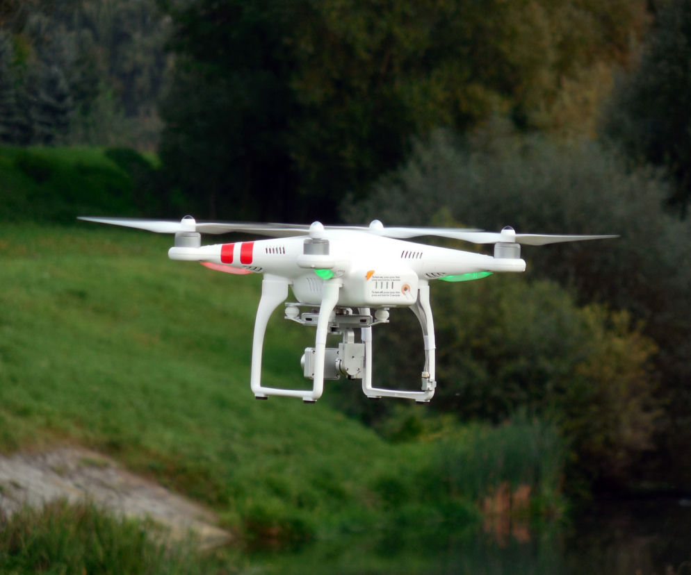 Latający dron