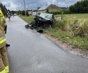 Radiowóz zderzył się z peugeotem. Pięć osób rannych, funkcjonariusze w szpitalu