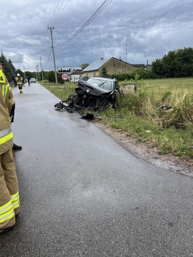 Radiowóz zderzył się z peugeotem. Pięć osób rannych, funkcjonariusze w szpitalu