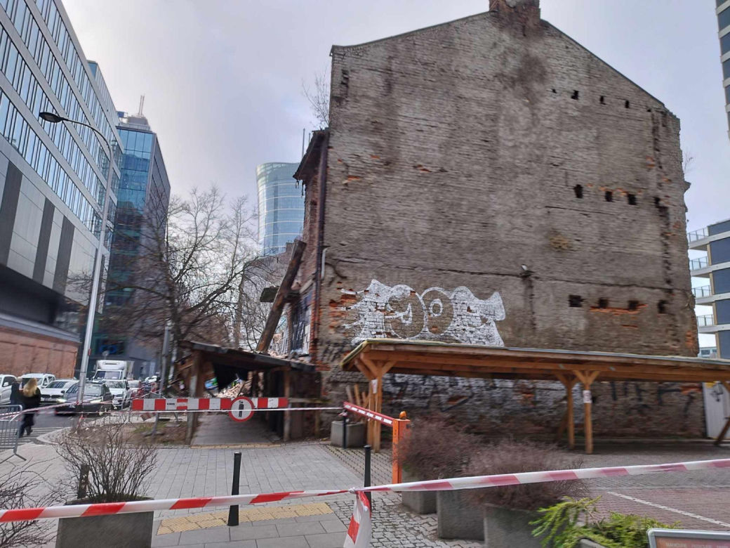 Deweloper wyburzył kamienicę przy Łuckiej 8 mimo protestów