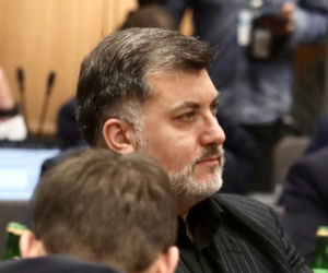 Posłowie pracują w komisji bez maseczek na ustawą Lex Kaczyński 