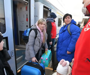 Trzaskowski na na dworcu z uchodźcami z Ukrainy