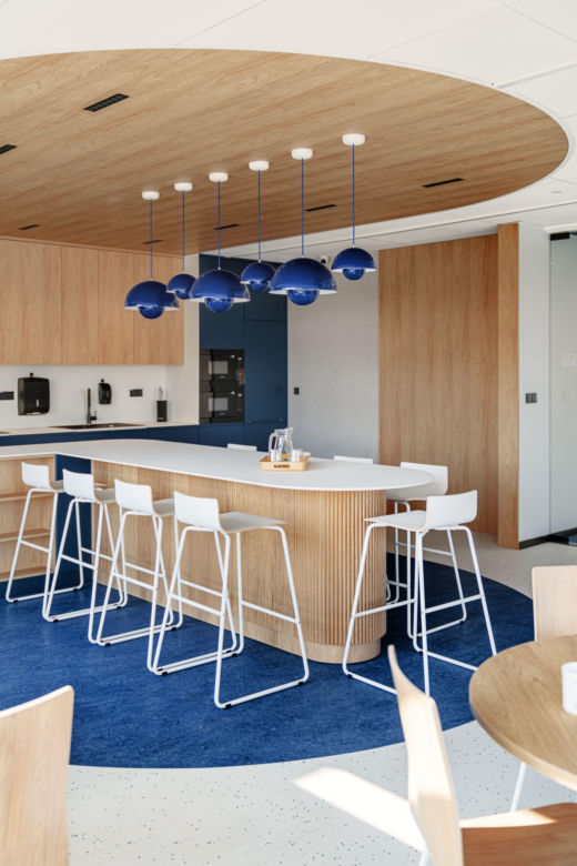 Harmonia w miejscu pracy. Nowy projekt biura autorstwa SAAN Architekci